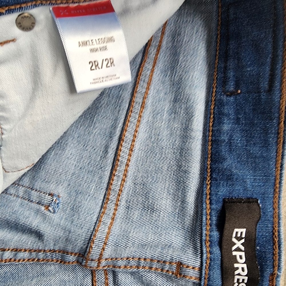 Express Jeans. Button Down! Like New ! Size 2 - image 3